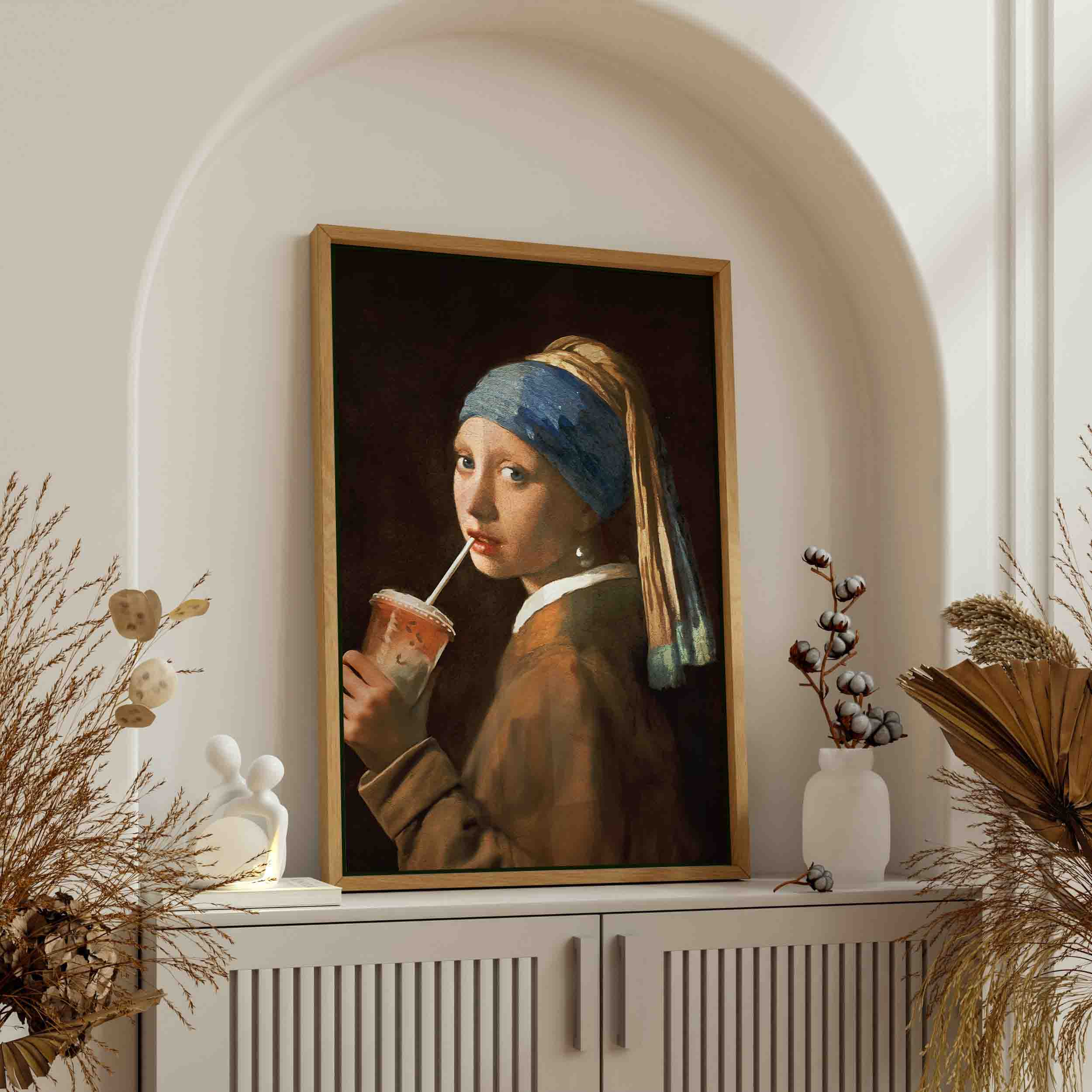 GIRL WITH ICED LATTE